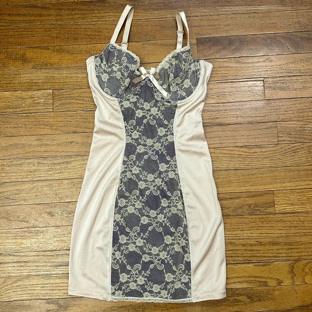 Smooth Form ShapeWear Sz Small Beige Black Lace Wire Cup Fitted Stretch Slip